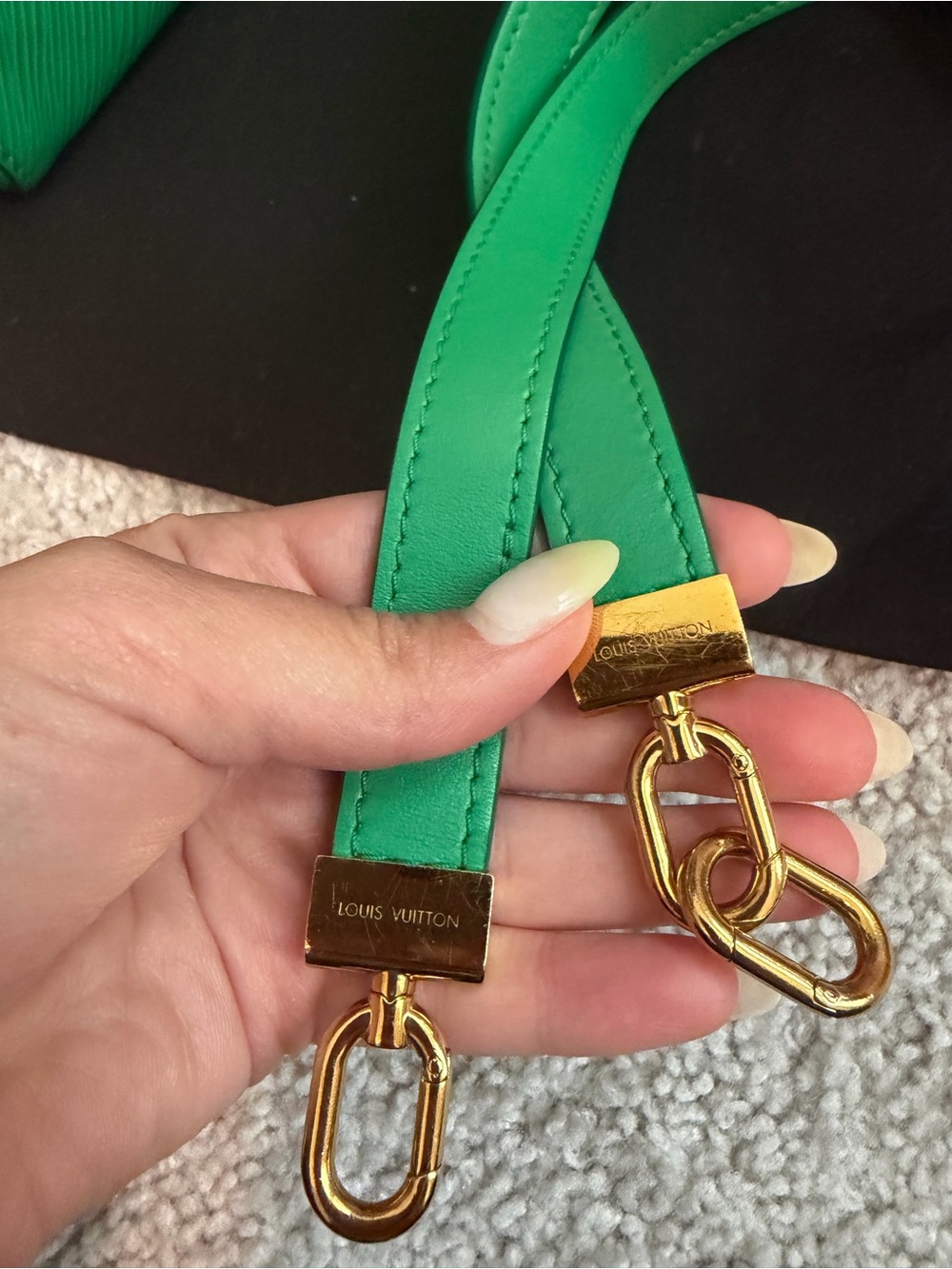 Louis Vuitton Green Epi Twist Shoulder Bag! - Picture 5 of 9
